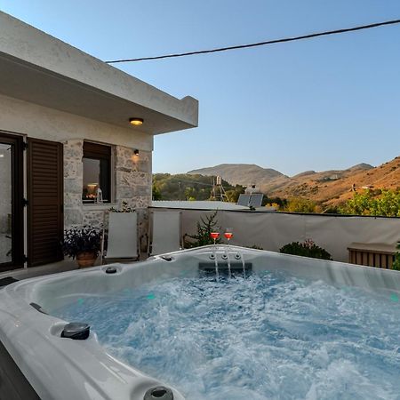 Casa Kastella, Private Jacuzzi & Bbq Facilities! Villa Angouselianá Exteriör bild