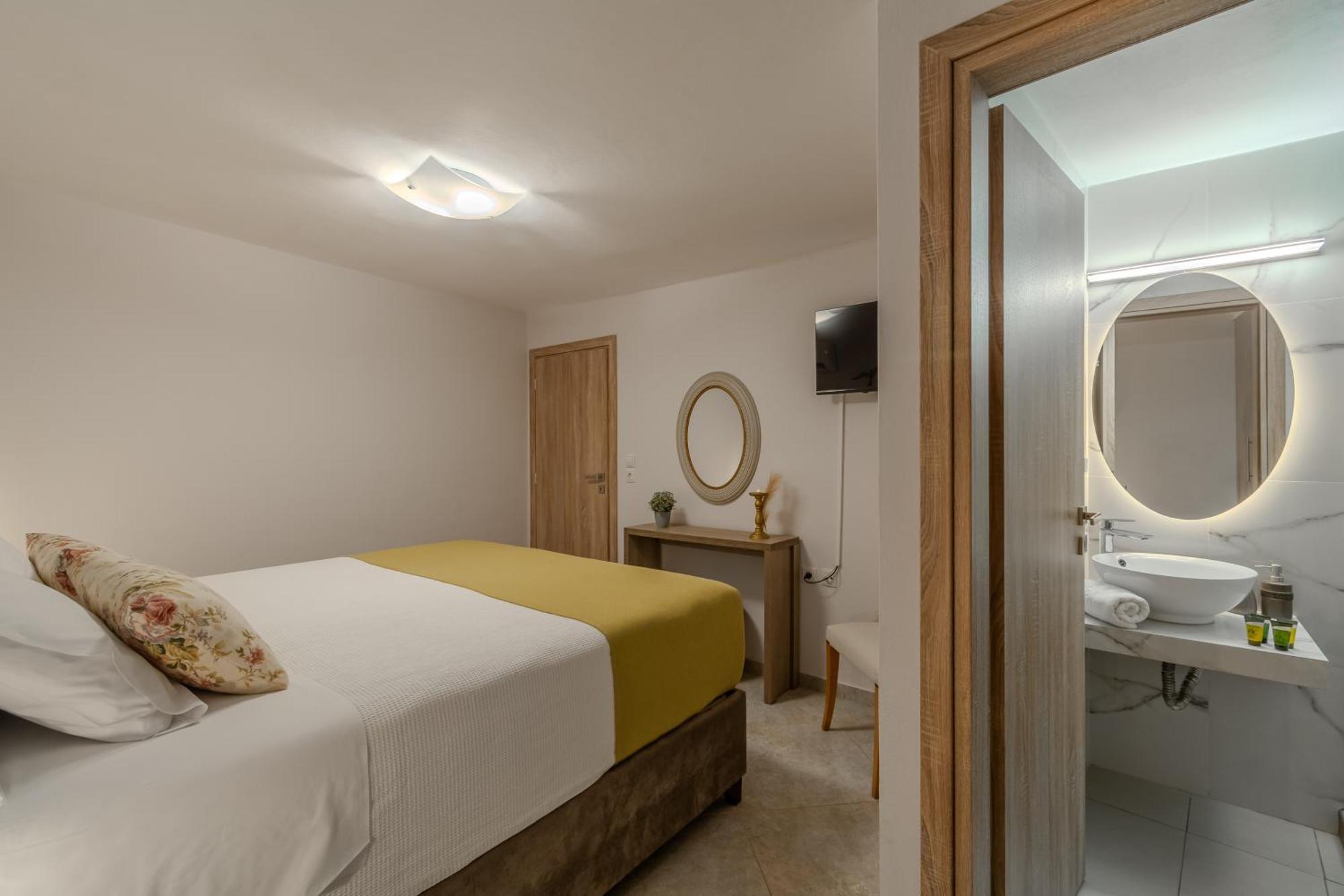 Casa Kastella, Private Jacuzzi & Bbq Facilities! Villa Angouselianá Exteriör bild